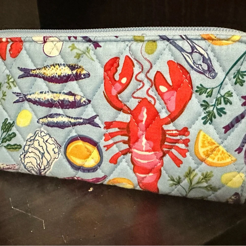 Vera Bradley Seafood Boil Print Quilted Pouch - Navy with Red - Picture 1 of 4